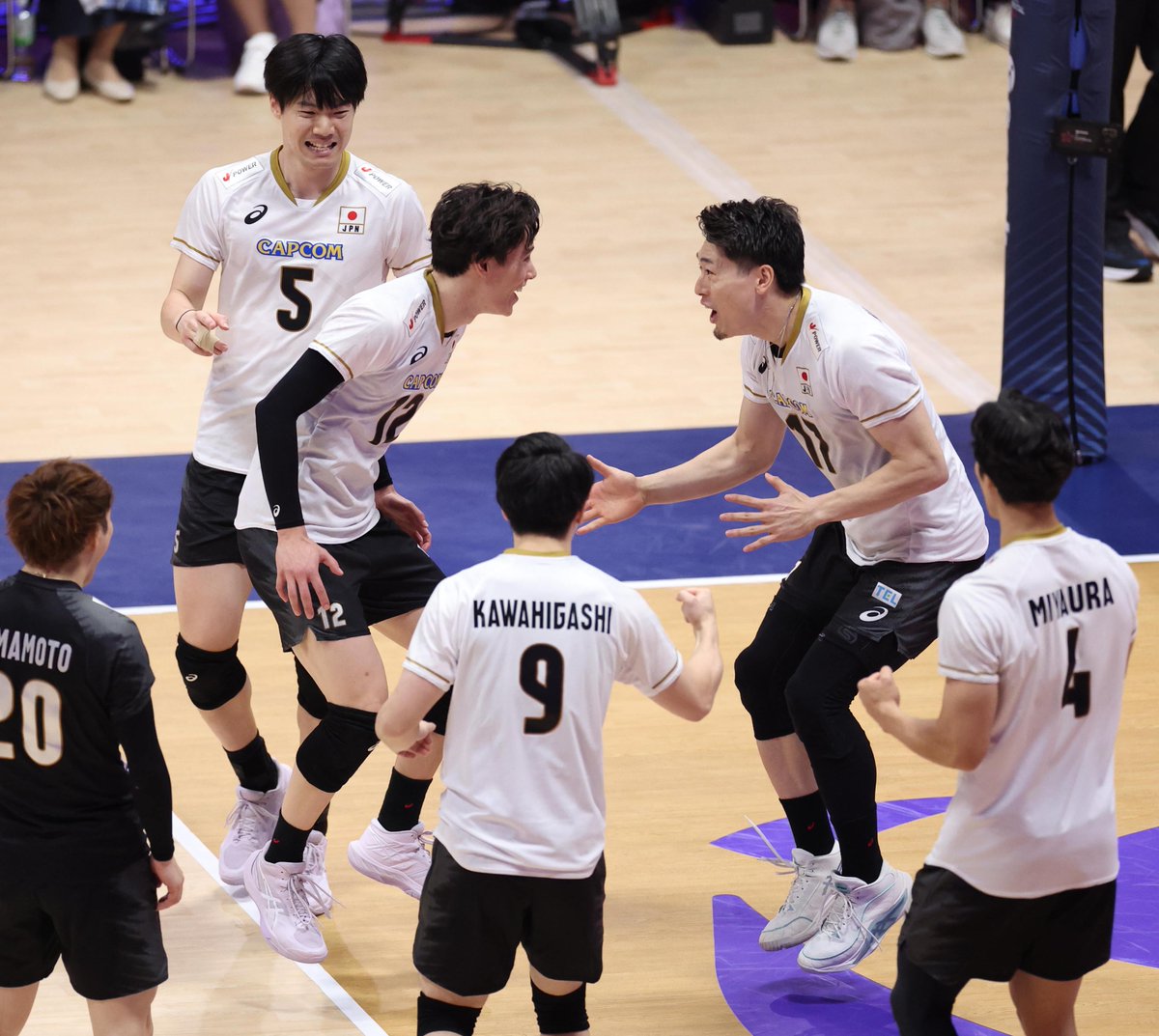 hochi_volley's tweet photo. 準備万端でした🏐
#西本圭吾 #大塚達宣 #小川智大
#髙橋藍
#AVC #バレーボール男子日本代表 https://t.co/pYti8RGw5y