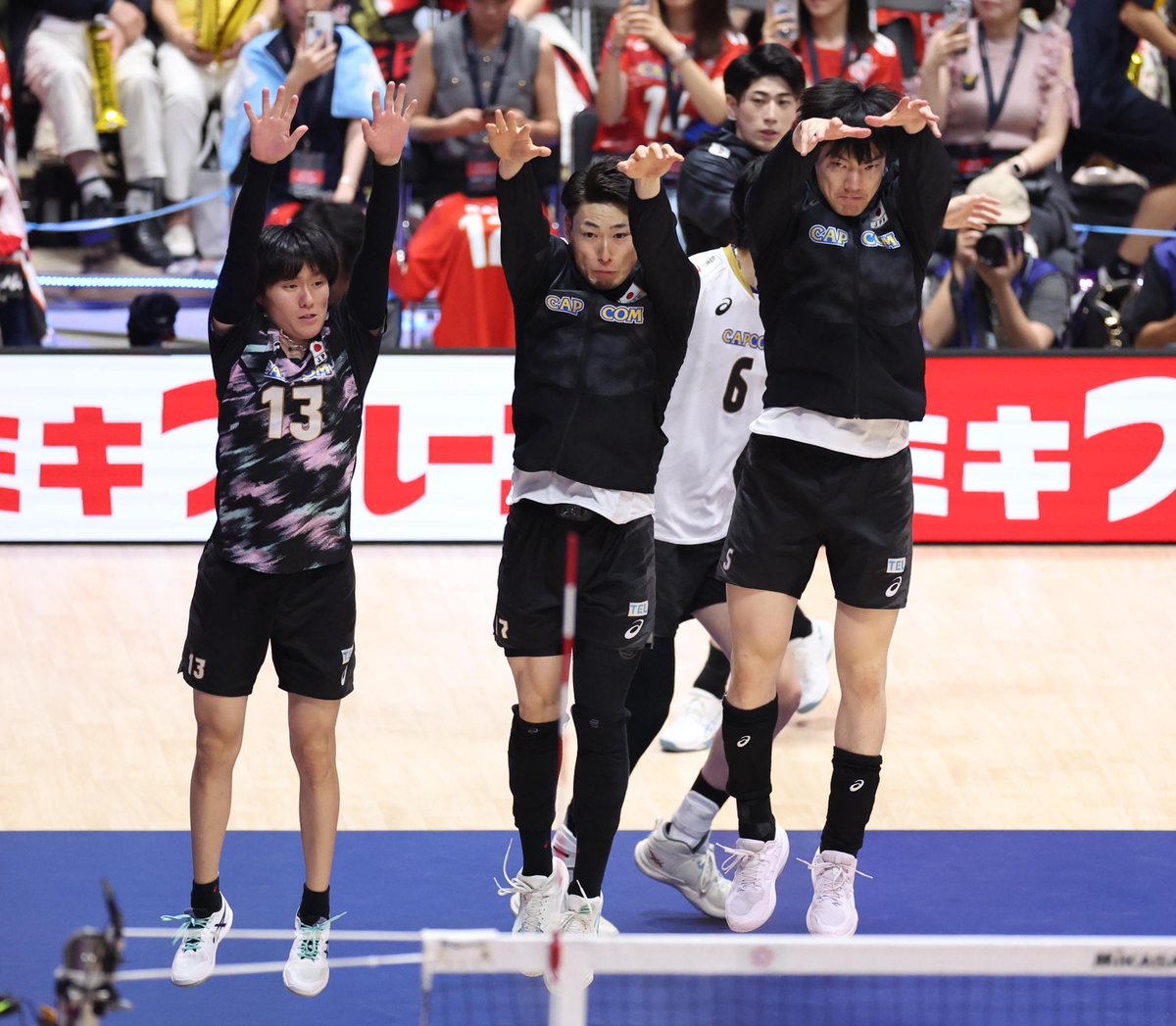 hochi_volley's tweet photo. 準備万端でした🏐
#西本圭吾 #大塚達宣 #小川智大
#髙橋藍
#AVC #バレーボール男子日本代表 https://t.co/pYti8RGw5y