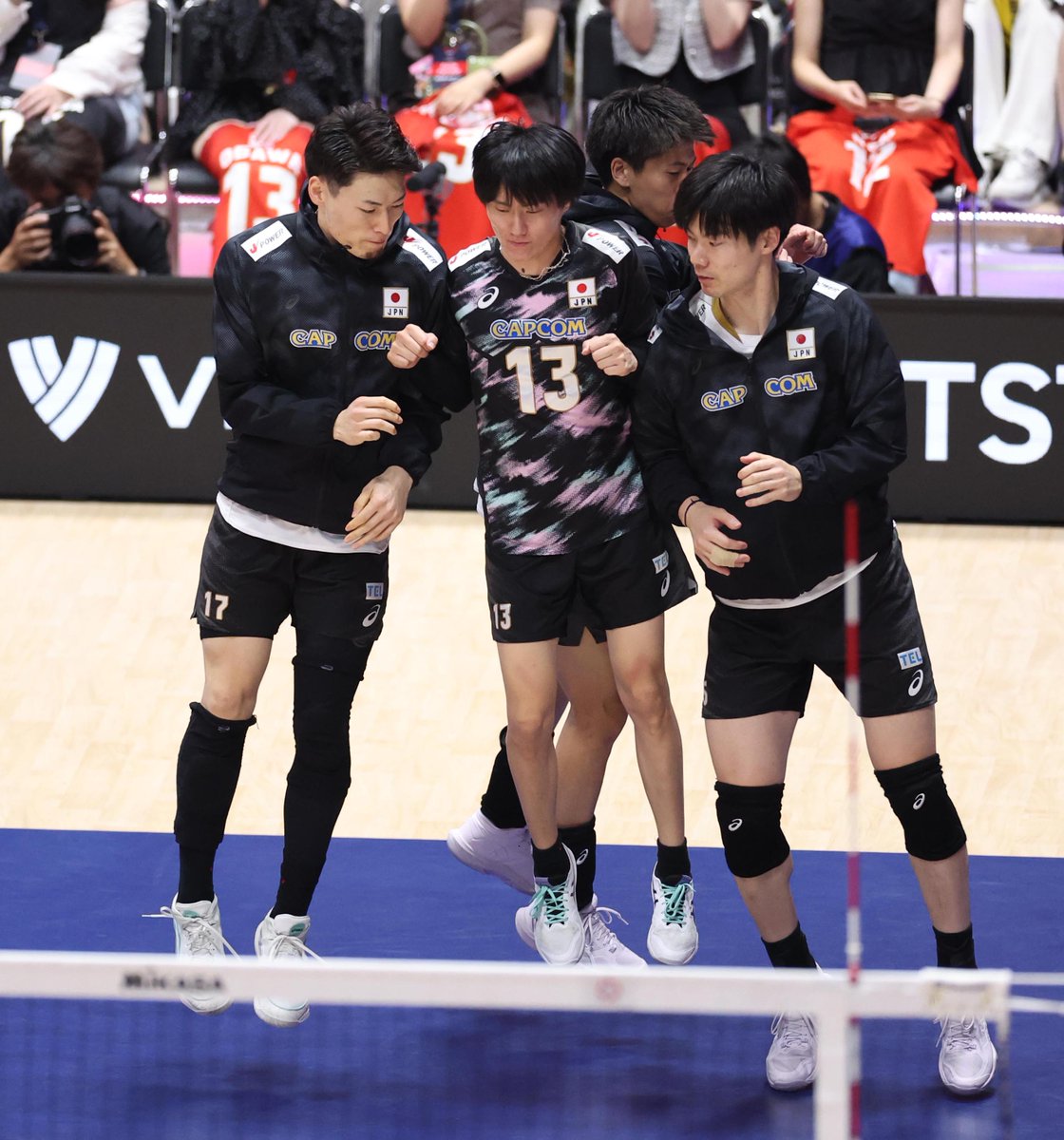 hochi_volley's tweet photo. 準備万端でした🏐
#西本圭吾 #大塚達宣 #小川智大
#髙橋藍
#AVC #バレーボール男子日本代表 https://t.co/pYti8RGw5y