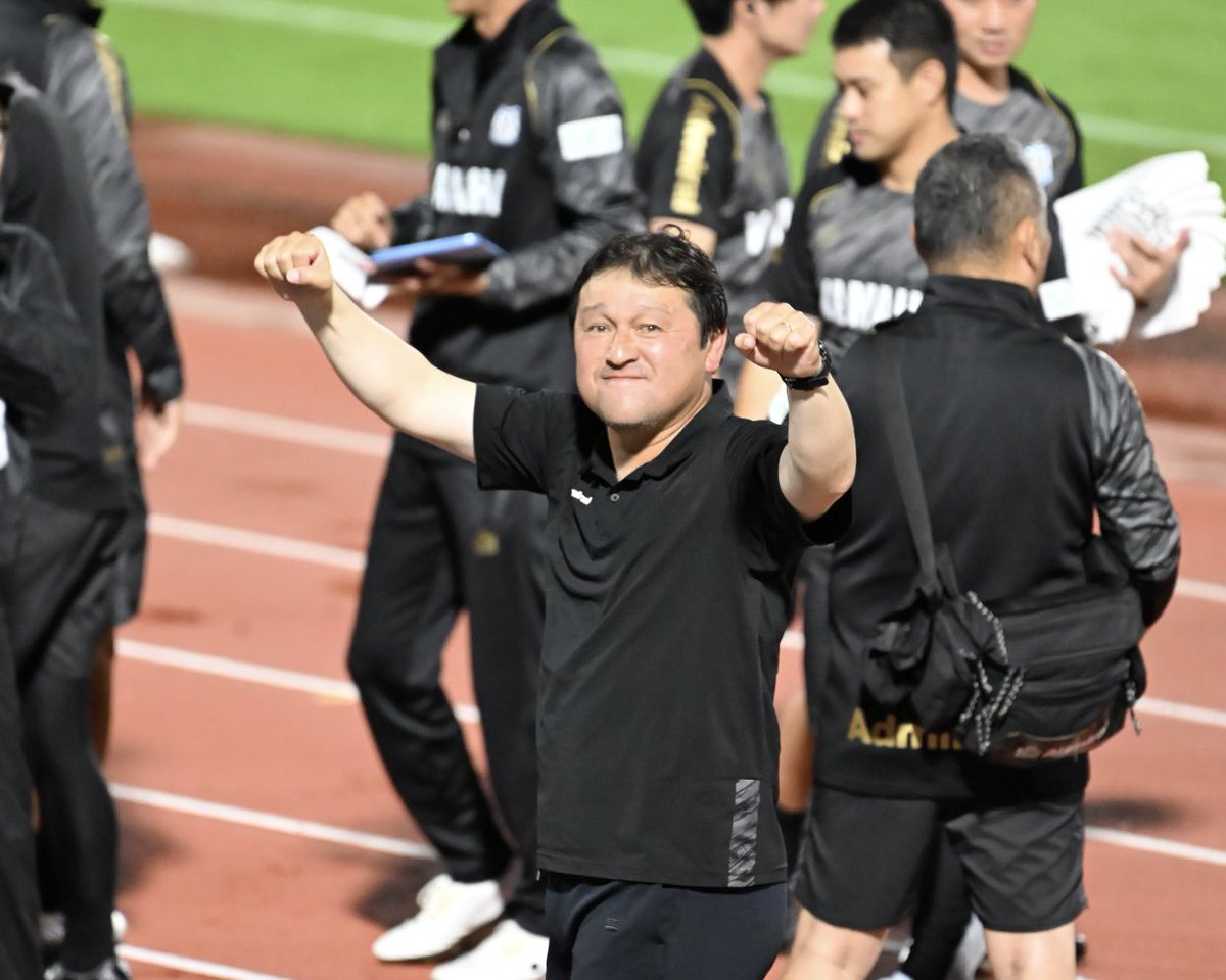 jubilo2012's tweet photo. 秋葉監督、勝利をありがとう  #ジュビロ磐田 https://t.co/kuFe5PC481