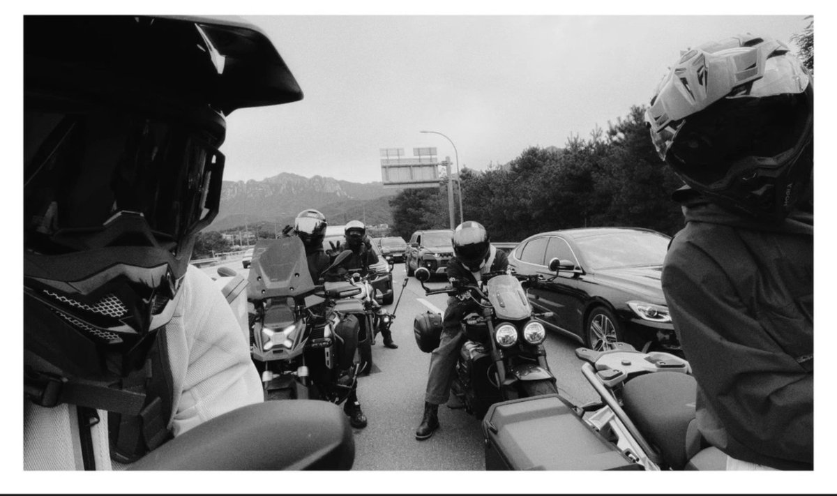 mailo7072's tweet photo. Fckkk y’all, I think Nam Joo Hyuk is in Jungkook’s biker group?? What the hell 😭 I never imagined this omg I feel weak to my bones 😭😭 This was literally Nam Joo Hyuk’s Instagram post last August 😭 https://t.co/rDnPiDr0PA