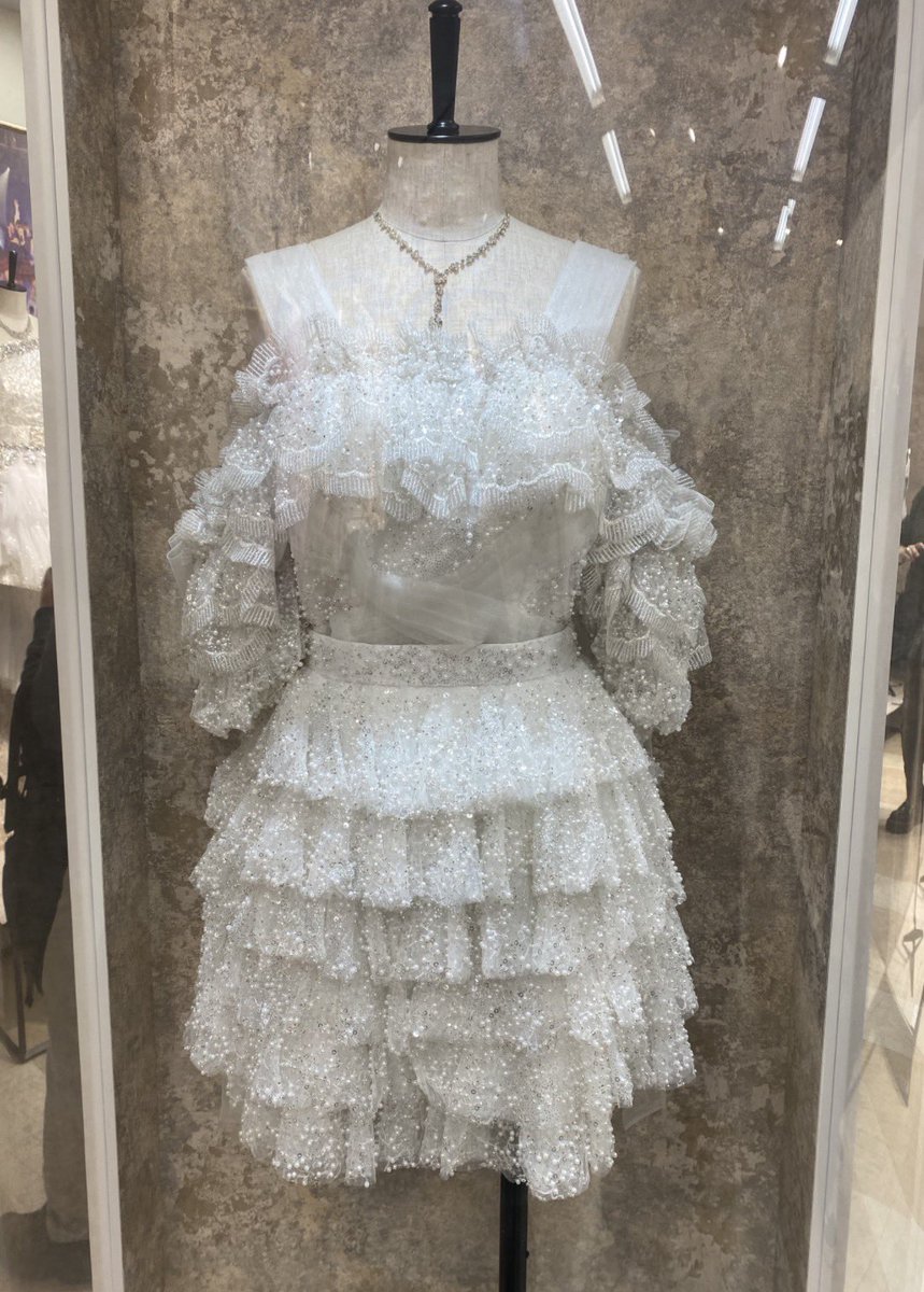 rir___0903's tweet photo. AKBに入ったら絶対着たい衣装3選
（3.4枚目は同じ衣装）
AKB女オタ達の着たい衣装聞きたい‼️ https://t.co/yWLs9aAnh5