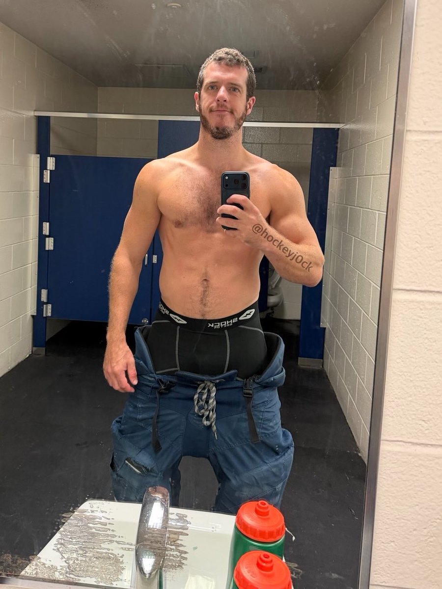 hockeyj0ck's tweet photo. Pumped to be back on the ice! https://t.co/CAo4M0TAur