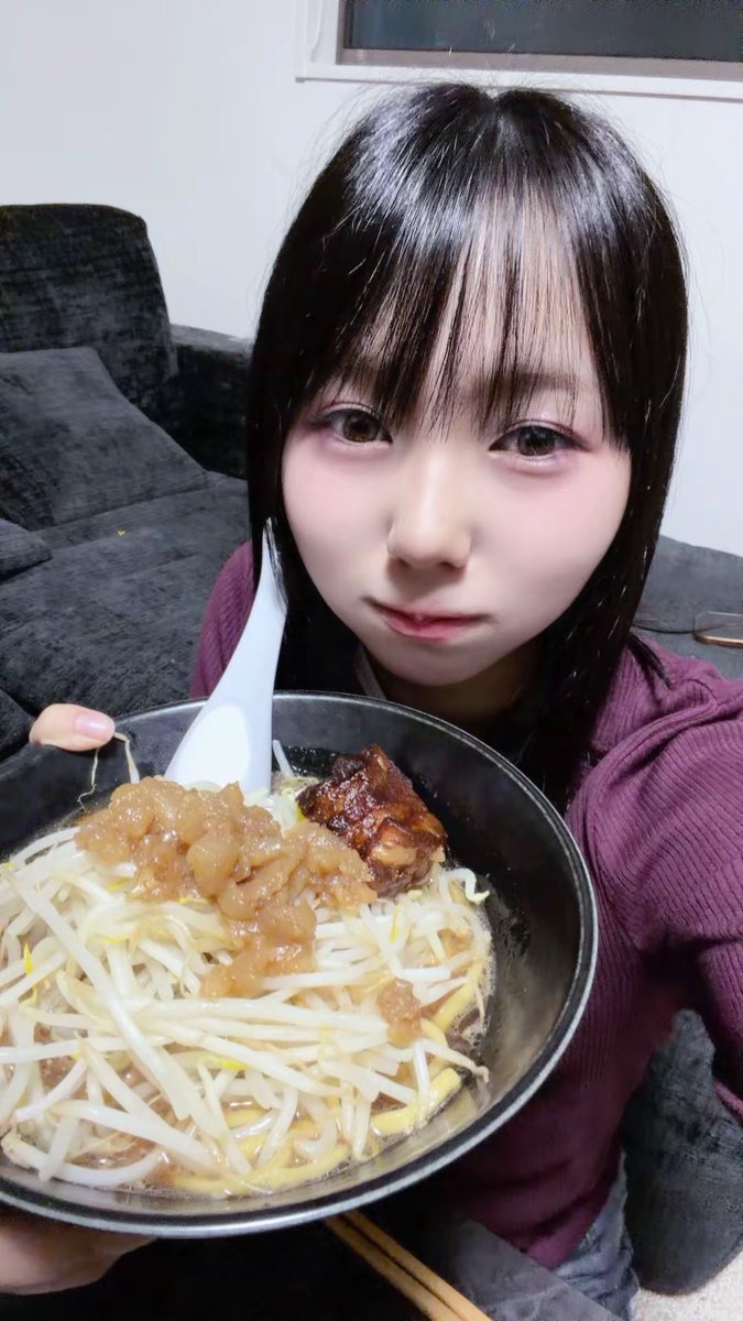kaede_1OO8's tweet photo. ママが作ってくれた二郎系!!
お腹空きすぎてめっちゃ美味しそう🤤
いただきます‼️‼️‼️
#二郎系 #手作り #idol #DearCOLOR https://t.co/r4IMmt3Leo