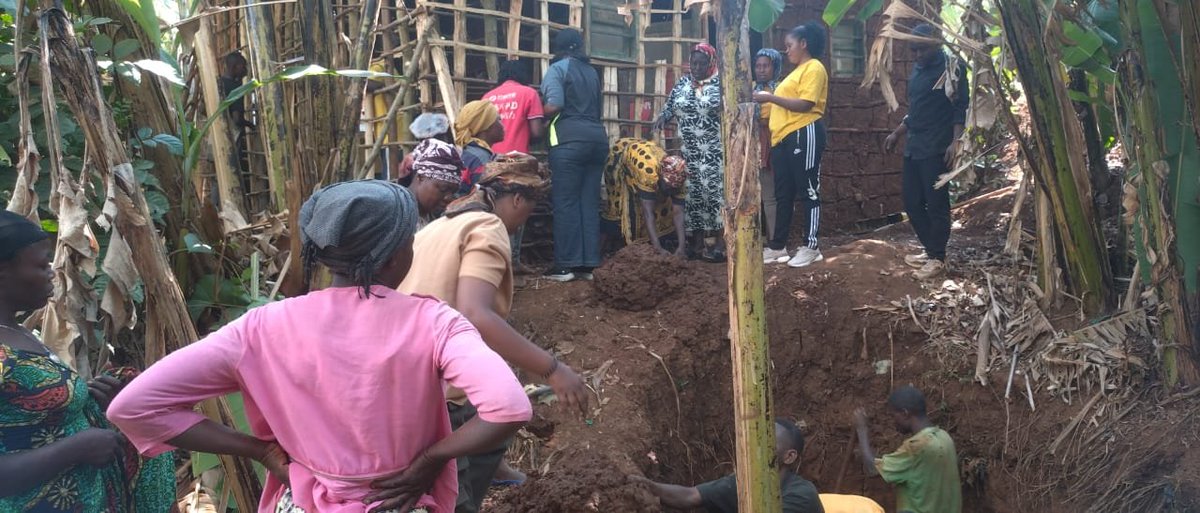 RusiziDistrict's tweet photo. None hakozwe #umuganda wa #Mutimawurugo. Ku rwago rw'akarere visi meya @FrancineKalisa yawuyoboye muri @Gihundwee mu kagari ka #Kagara umudugudu wa #Rubenga ya 1,hubakirwa utishoboye. Nyuma y'umuganda abaturage bahawe ubutumwa bubashishikariza kwitabira gahunda za leta. https://t.co/iRQZdJrJsq