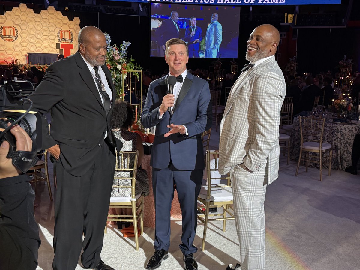 MikeHallHere's tweet photo. Last night was truly special. I was emcee for what was, as @IlliniAD said, the greatest collection of @IlliniAthletics talent in one room ever. Their 10th Hall of Fame class. An honor to be there. Plus @HowardGriffith inducted from @IlliniFootball … man. Such a memorable night! https://t.co/8pHV1Q0Vff