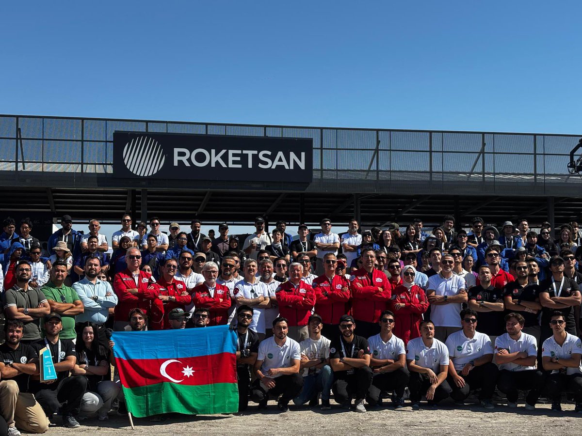 haltinsoy68's tweet photo. 🚀 Gökyüzüne Uzanan Bir Heyecan: TEKNOFEST Roket Yarışması

TEKNOFEST Roket Yarışması kapsamında gerçekleştirilen gösterileri, inceleme ve atış faaliyetlerini protokolümüzle birlikte büyük bir heyecan ve gururla takip ettik.

Gençlerimizin bilgi, yetenek ve azimleriyle geliştirdikleri roketlerin gökyüzüyle buluşmasına tanıklık ederken; ülkemizin teknoloji ve inovasyon yolculuğuna katkı sunan bu önemli organizasyonun bir parçası olmaktan mutluluk duyduk.

#HerşeyTürkiyeİçin 🇹🇷