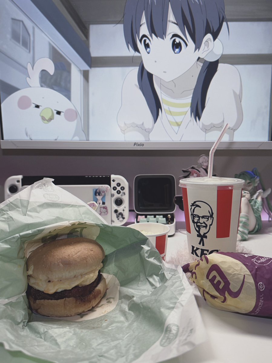 s2nu0a's tweet photo. 月見パーティーとゲームで幸せな休日でした(KFC派) https://t.co/k7RxNxqhCh