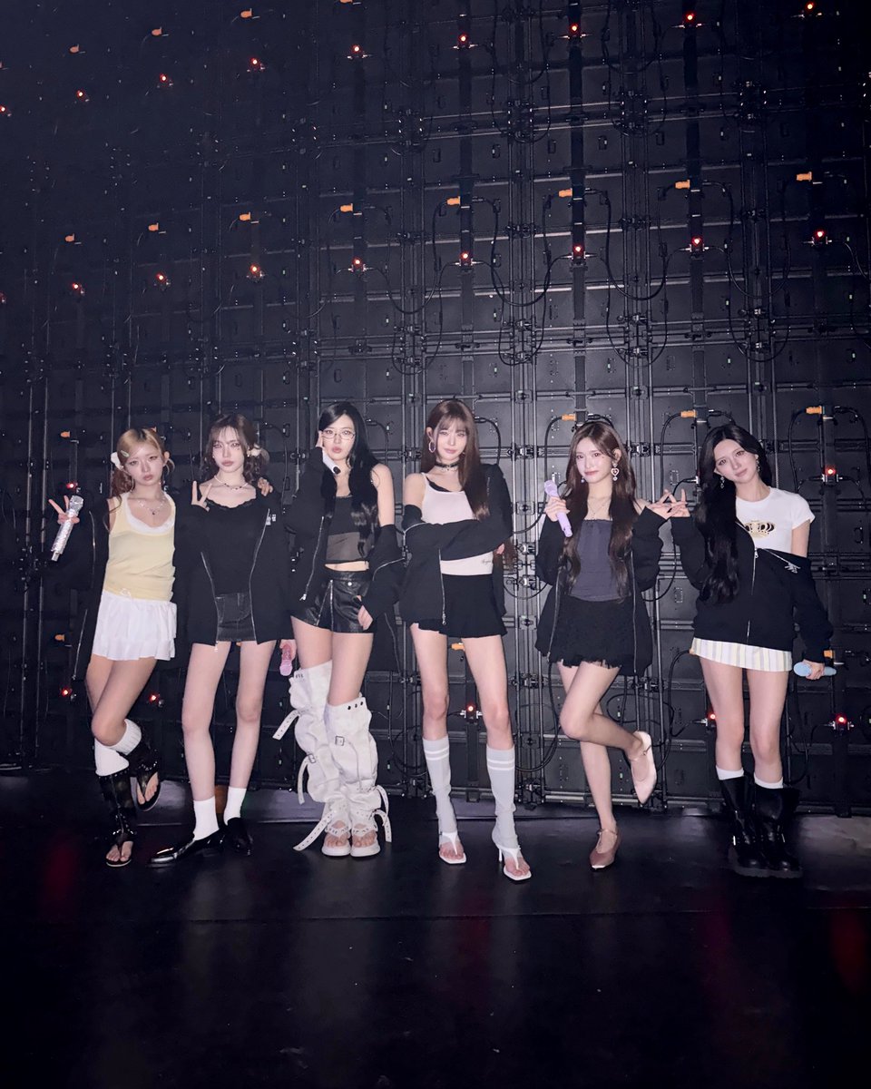 IVEstarship's tweet photo. [📸]
IVE WORLD TOUR
<SHOW WHAT I AM> 
in TAIPEI DAY 2 🖤

Back for another night with DIVE 🎤
We can’t wait to see you again tomorrow!

#IVE #아이브 
#SHOW_WHAT_I_AM https://t.co/dCD4tL9Ane