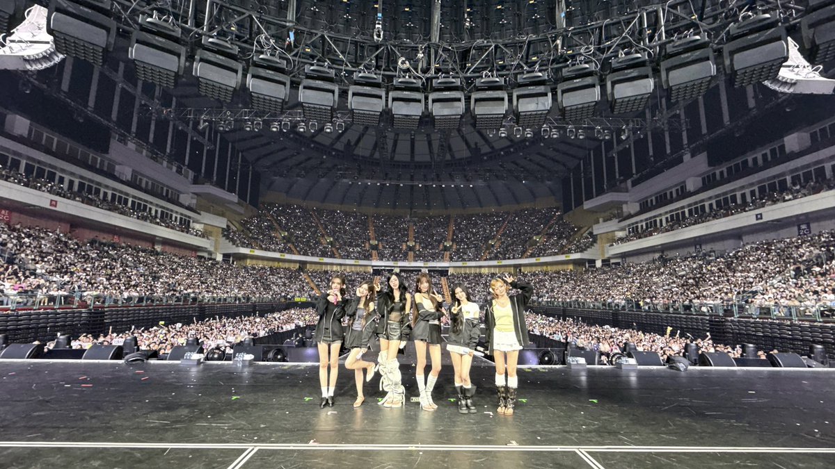 IVEstarship's tweet photo. [📸]
IVE WORLD TOUR
<SHOW WHAT I AM> 
in TAIPEI DAY 2 🖤

Back for another night with DIVE 🎤
We can’t wait to see you again tomorrow!

#IVE #아이브 
#SHOW_WHAT_I_AM https://t.co/dCD4tL9Ane