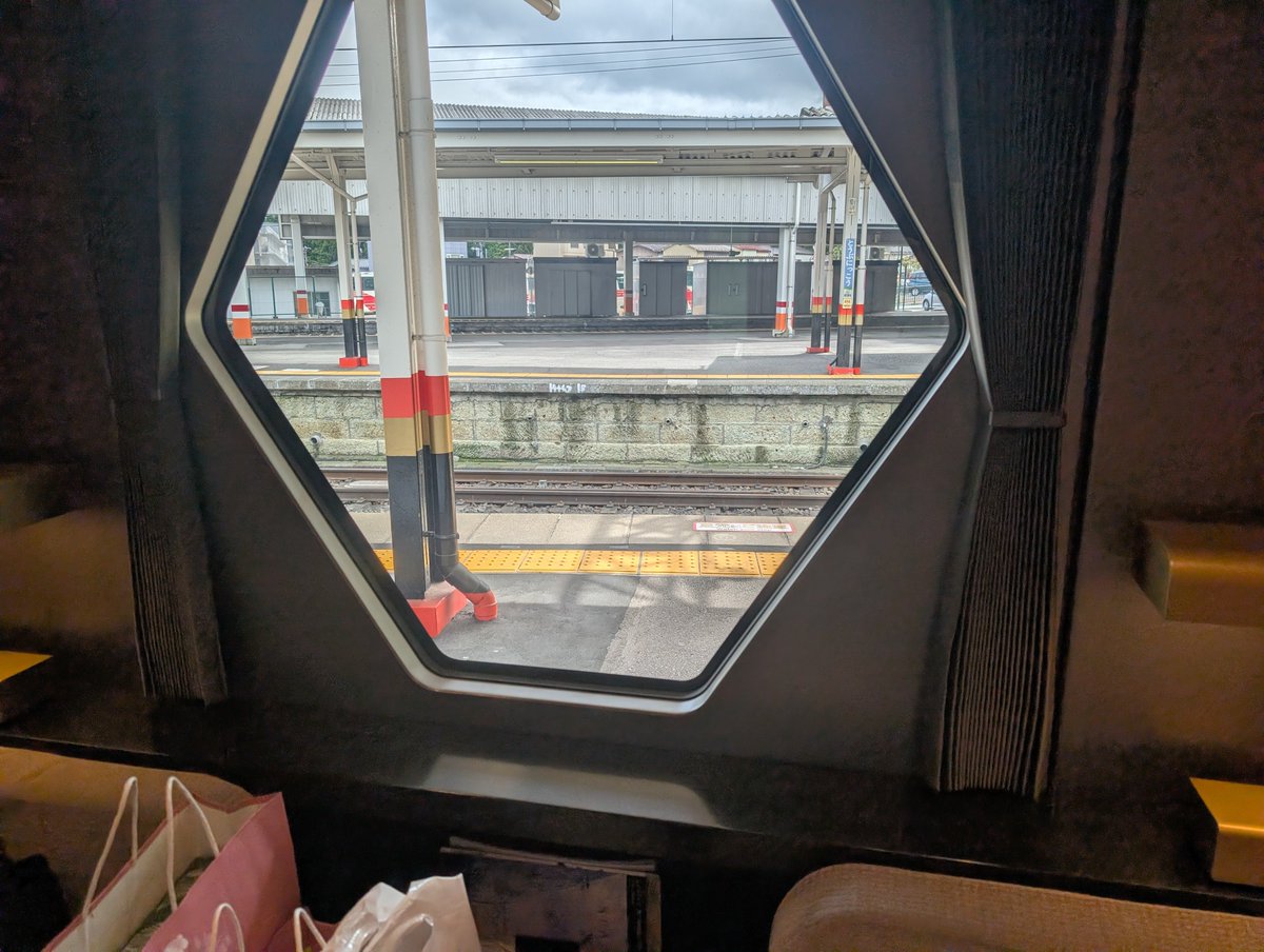 na2mi711's tweet photo. 鬼怒川旅行～～！帰りはコンパートメントにして正解🙆‍♀️爆睡かませた🙆‍♀️ https://t.co/WaXXkbxOKi