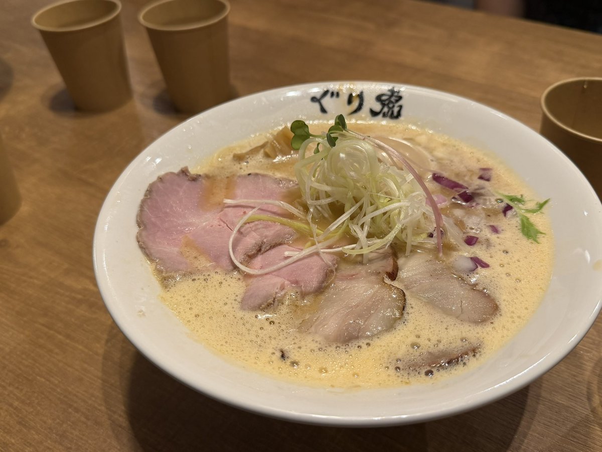 GuruppeWorks's tweet photo. ラーメンからのお猫戯れ楽しすぎた🤤 https://t.co/34aDjumYpB