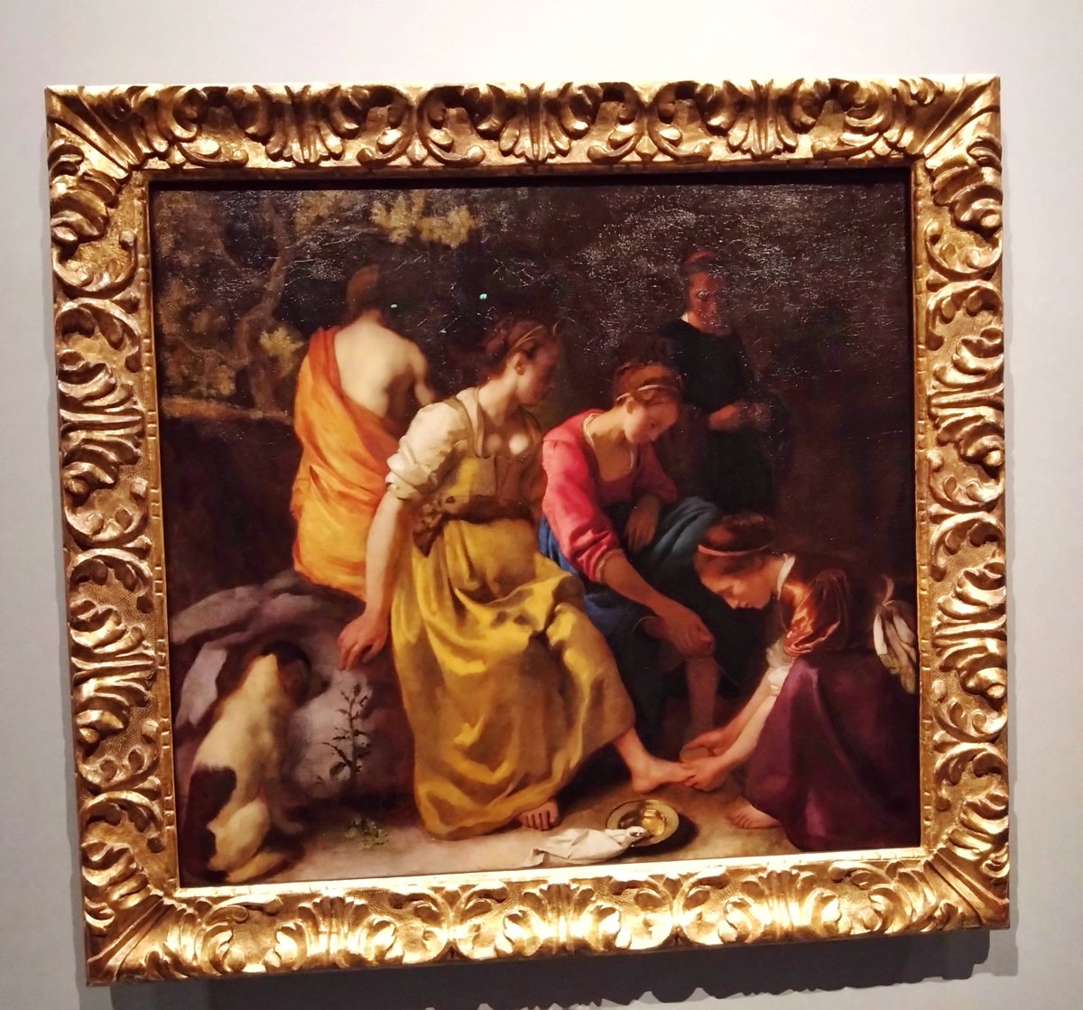 punnkuma's tweet photo. フェルメール展
思ったよりもスムーズだったが、真珠の耳飾りの少女の部屋に入り絵に辿りつくまで1時間弱。その間は少女をガン見できるので苦にならず。絵の正面に行くと写真1枚撮る時間しか与えられず、対面は約30秒。実物を見た感動は大きいが、美術鑑賞というより写真撮影会という状況に少しモヤる https://t.co/DKyhvTpbtB