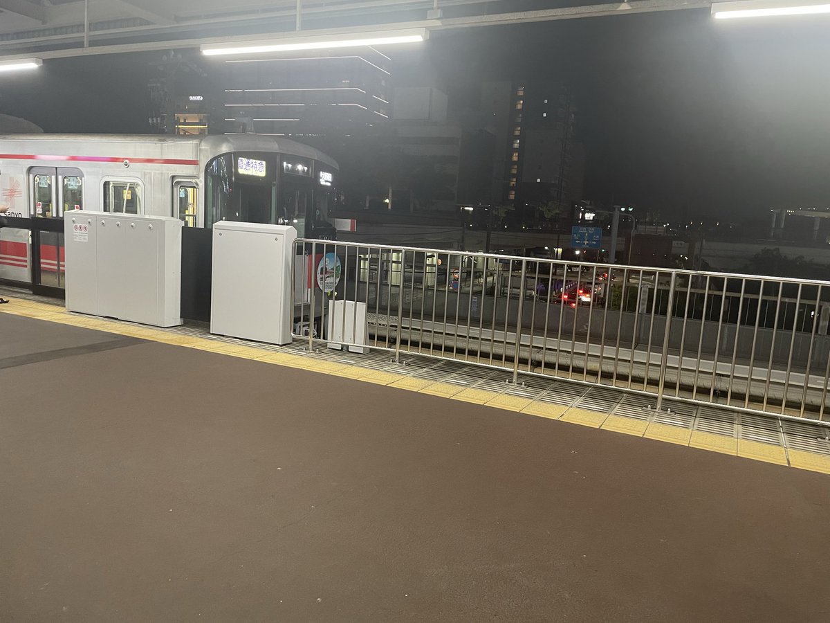 KamimotoMax127's tweet photo. そ最後に5000のリニューアル車で尼崎~梅田に着いて終了！✨ちなみに尼崎を出発したのが20:23で梅田到着がなんと230のためピッタリだったから良かった！✨ちなみに5000のリニューアル車は初めて乗りました！✨マジで乗れて嬉しかったわ！😆✨✨✨この車両ドアチャイムが京王でびっくりしました！✨✨✨ https://t.co/lmTQWjOisI