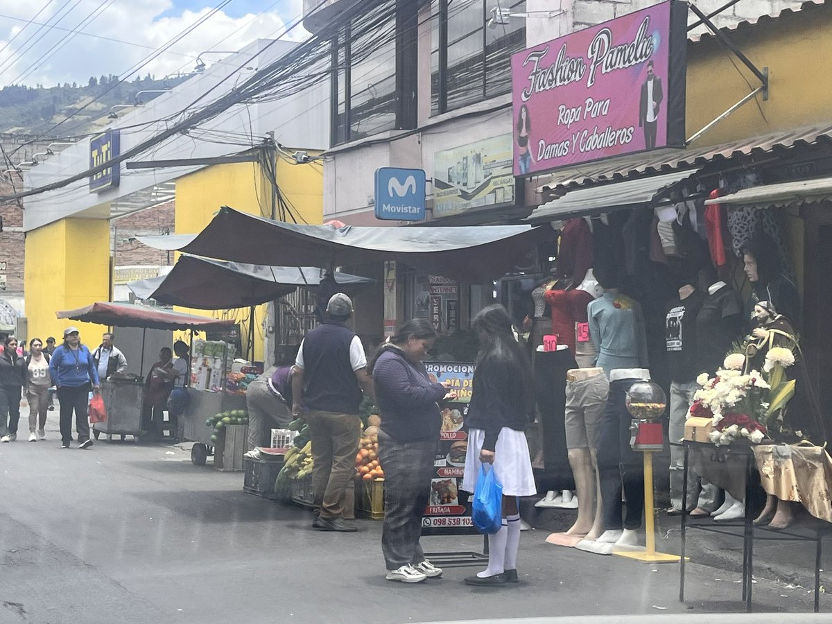 csardgo's tweet photo. @amcquito @PoliciaEcuador Para cuando los controles en las calles puro show está AMC 😅😅😅 https://t.co/monvmm6yu8