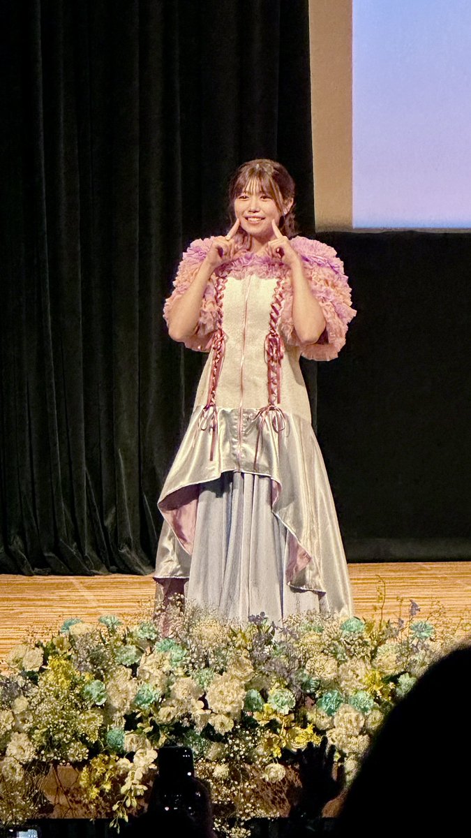 46overture's tweet photo. 「おかえり」のメッセージに「ただいま」って言ってくれた✨
滋賀県外の人だらけの会場の中、「真のおかえり」を言えるのは滋賀県民だけなので 笑
笑いあり、少しの涙ありの最高のイベントでした！地元であんな近くで唯衣ちゃん見れるとは🤣

#武元唯衣RESTART2026
#武元唯衣
#草津クレアホール
#滋賀 https://t.co/yqIlUNlrny