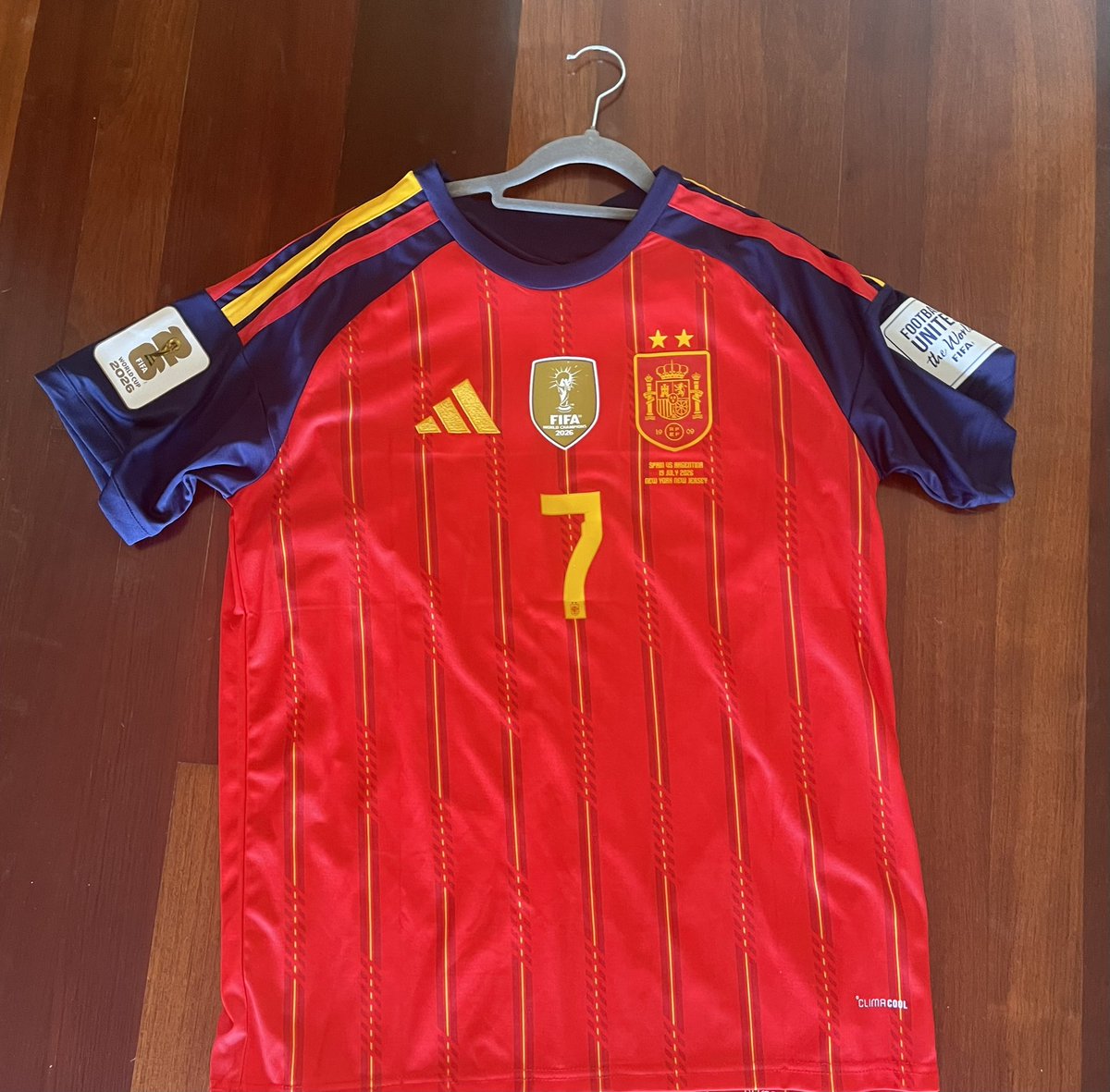 gxldefalete's tweet photo. Mis amigos de @_kitsdo_7777 me mandaron estas camisetas hace unas semanas y no puedo estar mas contento.

Si queréis conseguir camisetas como estas a un buen precio no dudeis en seguirles y pasaros por su web: 
https://t.co/AgAPB0yHu1 https://t.co/t81vR5OhWP