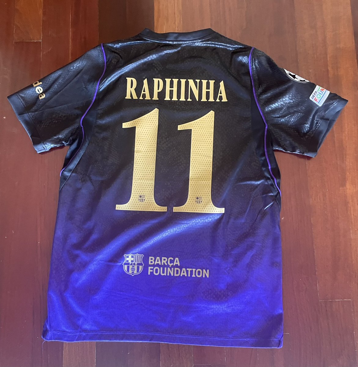 gxldefalete's tweet photo. Mis amigos de @_kitsdo_7777 me mandaron estas camisetas hace unas semanas y no puedo estar mas contento.

Si queréis conseguir camisetas como estas a un buen precio no dudeis en seguirles y pasaros por su web: 
https://t.co/AgAPB0yHu1 https://t.co/t81vR5OhWP