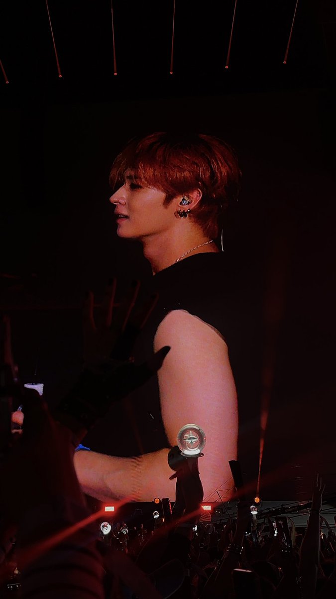 hyunbuzzcut's tweet photo. AQUI. Eu quebrei. O SORRISINHO PQP https://t.co/JNi3UmV4An