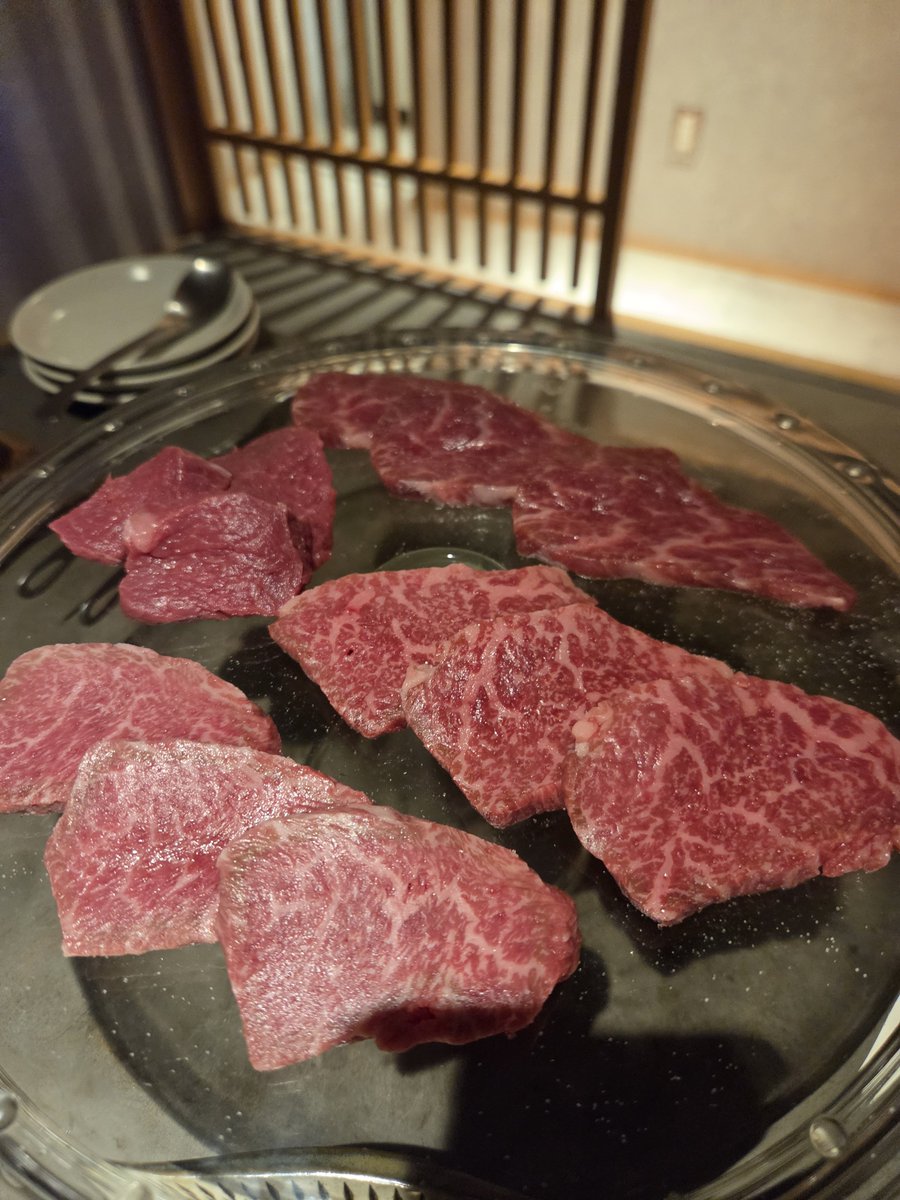 ayanami_game's tweet photo. 盆栽×焼肉のお店。 https://t.co/RpaEiyGq99