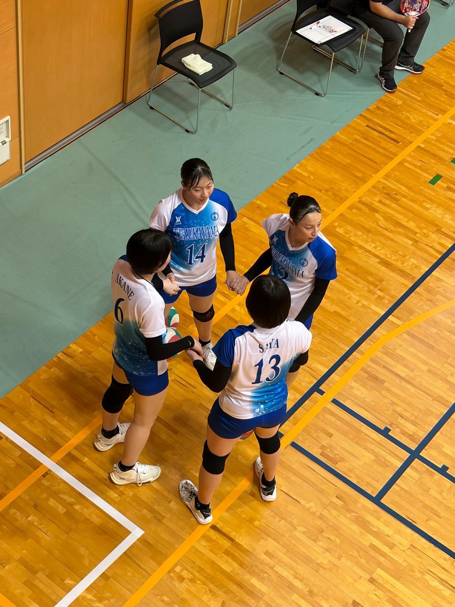 tezubare's tweet photo. 9月12日（土）
秋季リーグ
VS大阪体育大学
【3-2】
22-25
23-25
25-17
25-14
15-8
フルセットにもつれ込み長い試合でしたが勝利することができました⭐️
この勢いで明日も勝利できるように頑張ります！応援よろしくお願いしますꉂꉂ📣 https://t.co/ZsWx9yvbZA