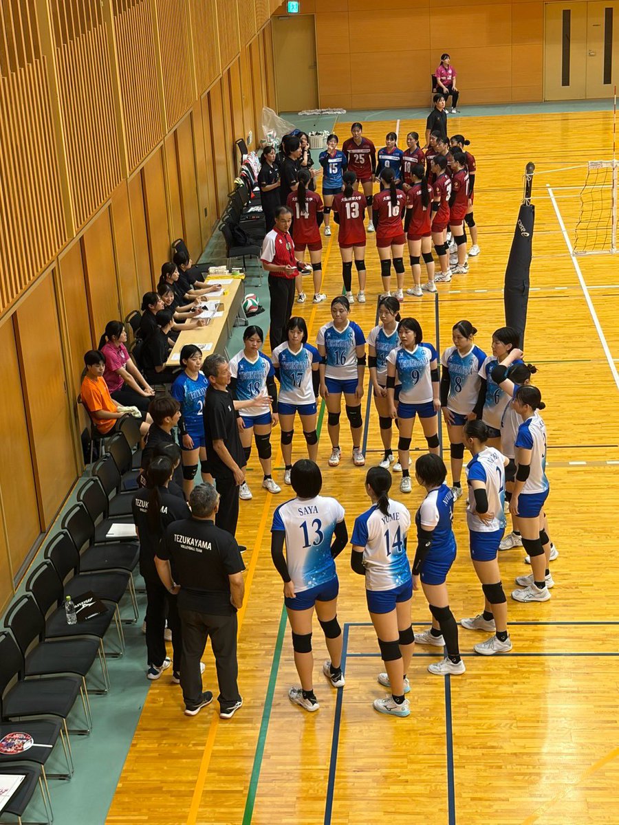 tezubare's tweet photo. 9月12日（土）
秋季リーグ
VS大阪体育大学
【3-2】
22-25
23-25
25-17
25-14
15-8
フルセットにもつれ込み長い試合でしたが勝利することができました⭐️
この勢いで明日も勝利できるように頑張ります！応援よろしくお願いしますꉂꉂ📣 https://t.co/ZsWx9yvbZA