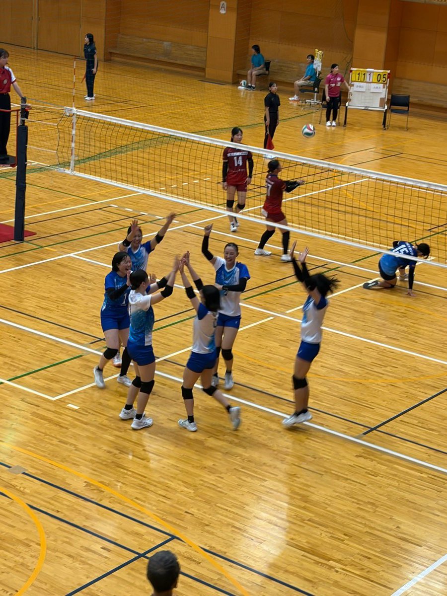 tezubare's tweet photo. 9月12日（土）
秋季リーグ
VS大阪体育大学
【3-2】
22-25
23-25
25-17
25-14
15-8
フルセットにもつれ込み長い試合でしたが勝利することができました⭐️
この勢いで明日も勝利できるように頑張ります！応援よろしくお願いしますꉂꉂ📣 https://t.co/ZsWx9yvbZA