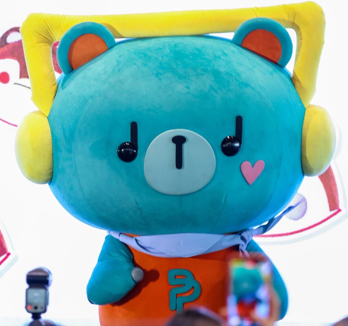 cutiephu's tweet photo. mpun bengong mirip phuwin banget 😭 https://t.co/P6HZ0IOOAw
