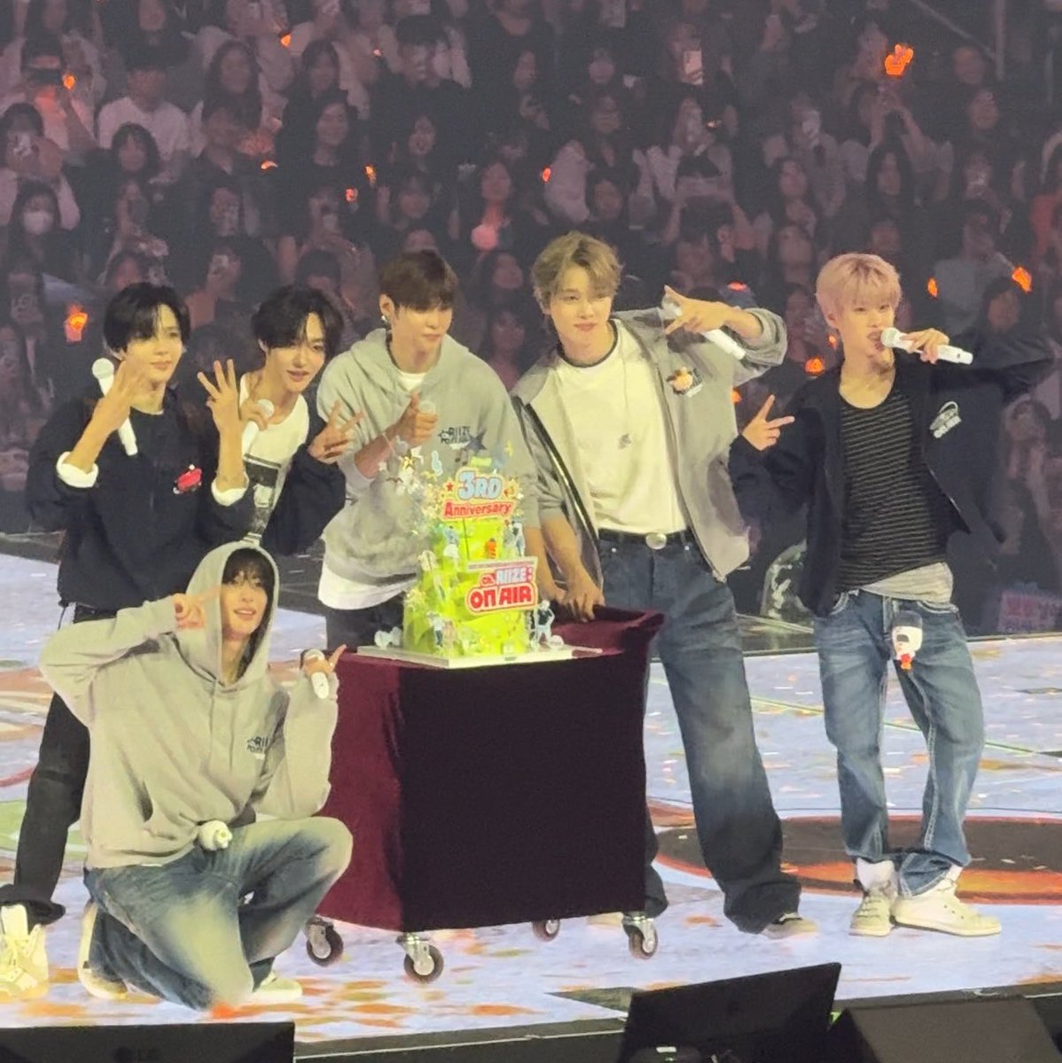 loveseokii's tweet photo. 라이즈 3주년 축하해용 https://t.co/ahJL6kircI