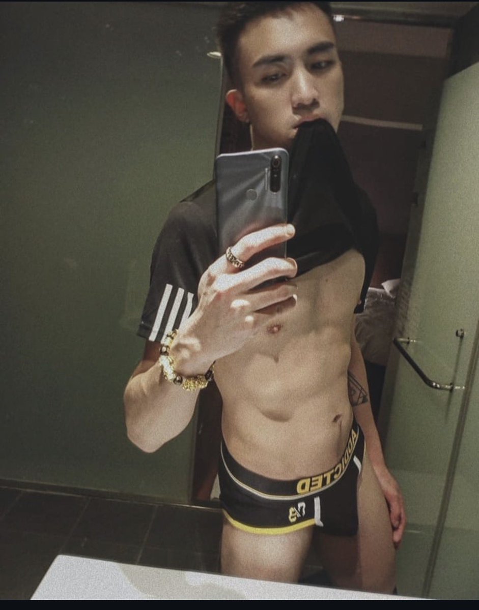 linbifuckme's tweet photo. 好啦不裝了剛剛回到這個圈子在那邊裝什麼純情人設了？好累喔 我不裝了你們也別演 
這次會好好的不會再��以前那樣那麼瘋狂
我還有班要上 我現在有正常工作我不是按摩師，如果有想找按摩的請私訊
請你們放過我不要再讓我搞到凌晨或早上趕著去上班 https://t.co/SaFDIunI8Q