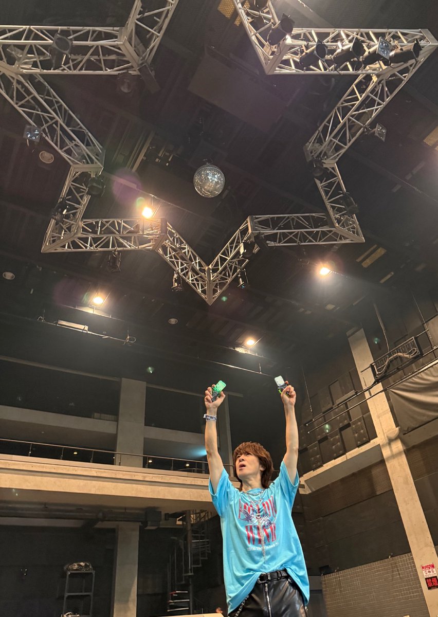 TAKAMI_HIROYUKI's tweet photo. 初チッタ超盛り上がりに皆No Zeppanダアアアッ⚡️⚡️‼️‼️楽しんでくれたかな😉⁉️次はいよいよ豊洲PIT🎉🎉ワタシがハイタッチのルールダッ⚡️⚡️(そう😎会場でハイタッチの儀) #貴水博之 #LV2026川崎 #応援ありがとう #みんな最高 https://t.co/lJdObrt8tb
