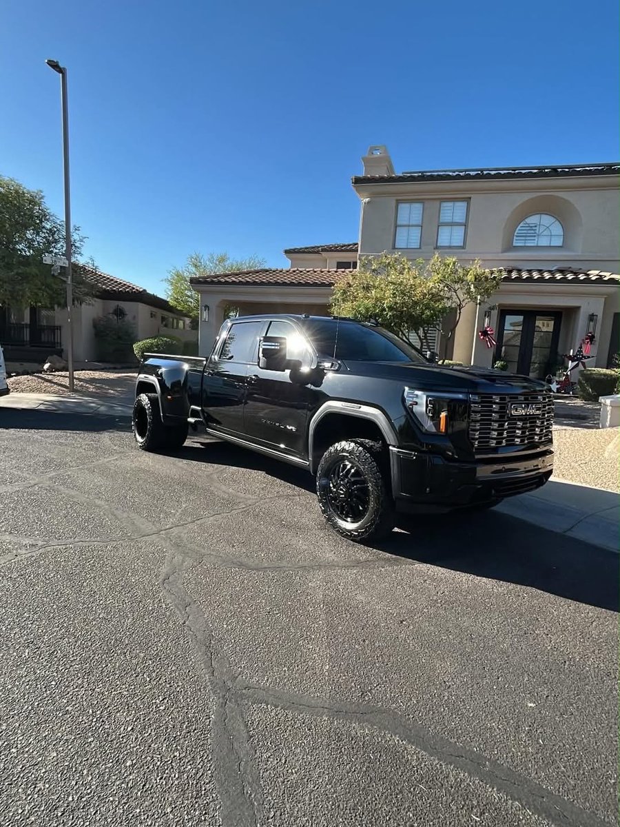 ANDERSON1779's tweet photo. Mirror-like reflections. Deep gloss. Lasting protection. This GMC Denali HD received a complete detail and premium ceramic coating for a rich, wet finish that stands up to Arizona sun and everyday contaminants. https://t.co/BQNGaQZ5Hs
