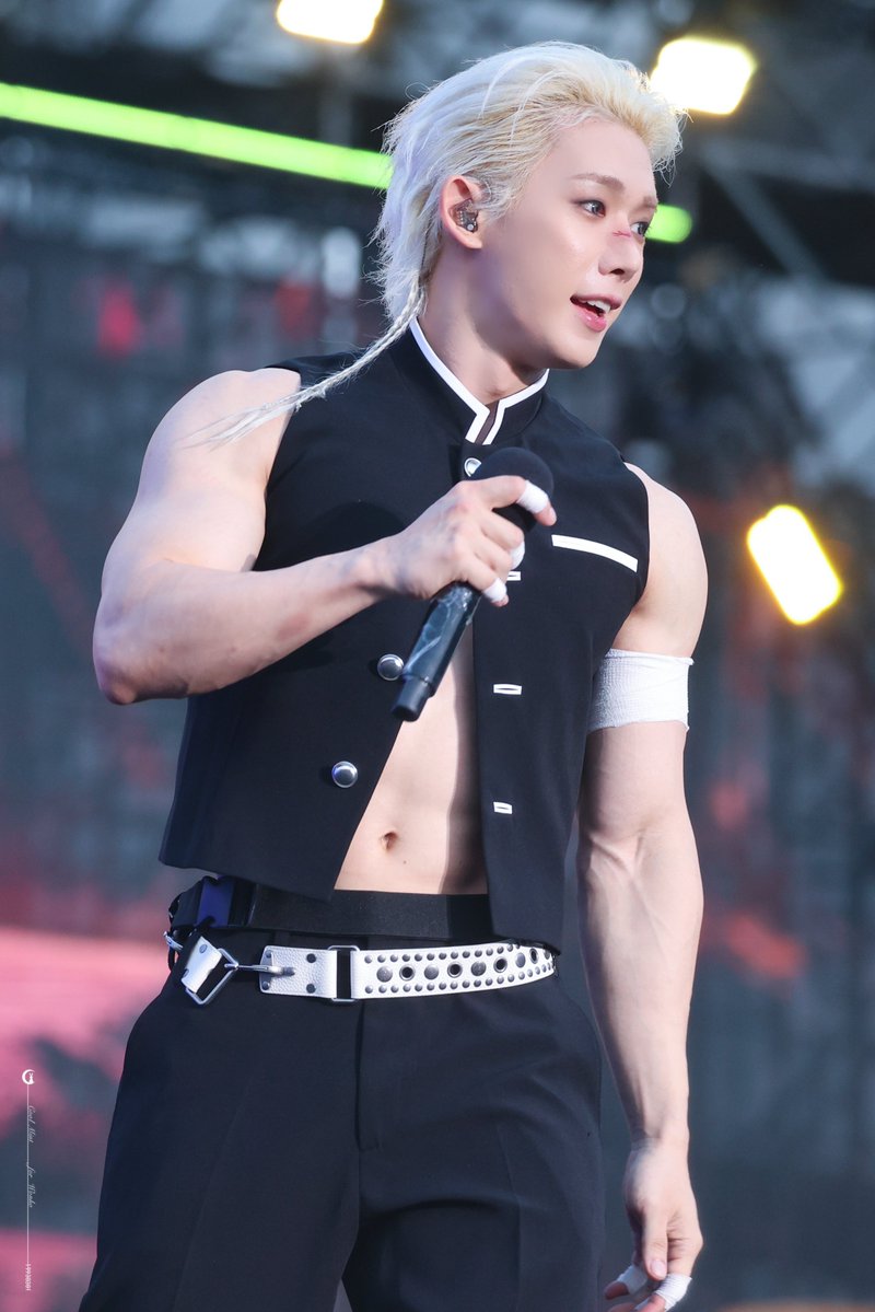 cool_mint0's tweet photo. 260912 가오슝 워터밤

만화에서 나온 캐릭터 같아...

#원호 #WONHO #ウォノ https://t.co/9TWIjl0OpM