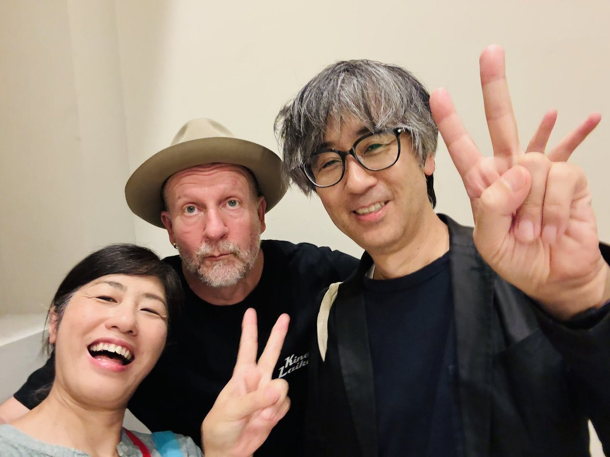 meigazatecho's tweet photo. 2025年版でアキ・カウリスマキ監督に帯を書いていただいた際、間に入ってもらって大変お世話になった「キノ・ライカ」支配人のミカ・ラッティさん。そのミカさんが、自身がプロデュースした「クロノス・カイロス」のプロモーションで来日、しかも新文芸坐で舞台挨拶というので、仕事を抜けてご挨拶に！ https://t.co/iPGCQYeeXG