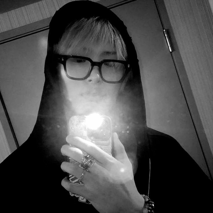 fixn_tssh1's tweet photo. meu icon / eu https://t.co/KvhXe7Dwdg