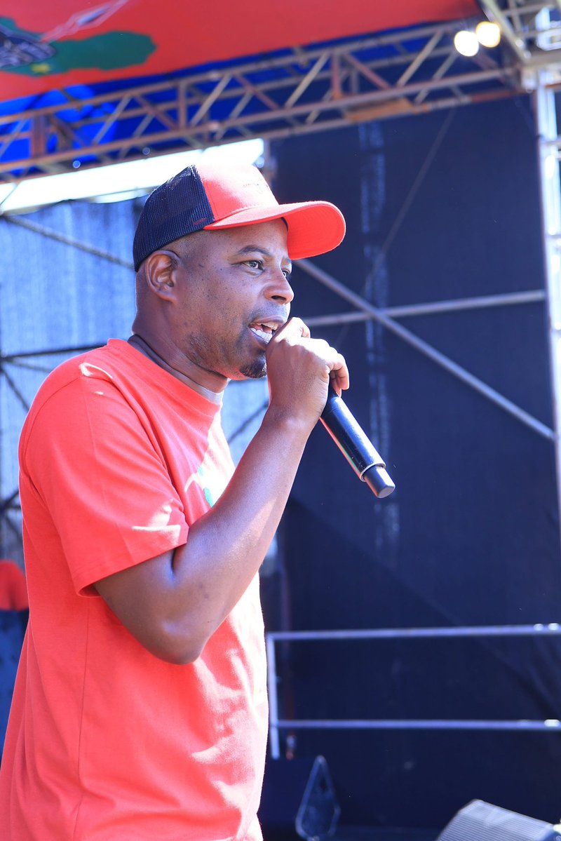 EFFSouthAfrica's tweet photo. MMC for Environment and Agriculture in the City of Tshwane, Fighter Obakeng Ramabodu, greeting Fighters at the EFF Tshwane Manifesto Rally, which will be addressed by the incoming Mayor of Tshwane, Commissar Omphile Maotwe.

 #VoteEFF2016
 #VictoryOrDeath https://t.co/zk0CkSB0WF