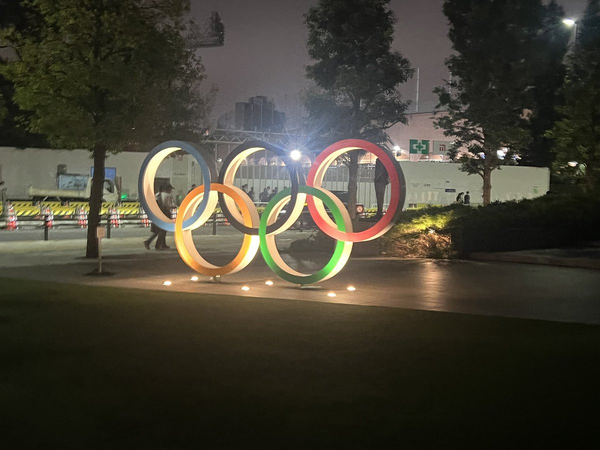 sili_45ru's tweet photo. サッカー観て来ました。
珍しいにも程がある行動です🤭🤭
結構前から行くのは決まってたけど内緒にしてました🙊スポーツ観戦大好きな家族なので
座席でどちらの応援かわかるかと😌
ご察しを...w https://t.co/1cb1YxZZ91