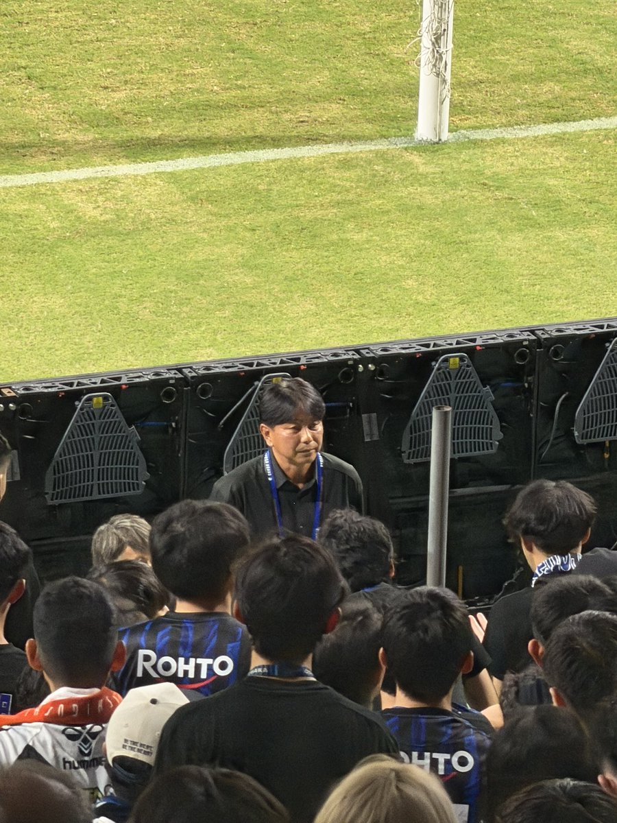 nabetaku_mty's tweet photo. 試合後、三上さんが出てきて、今の状況を説明。今年のガンバ、クラブW杯を狙ってるんだって！
初めて知ったよ！ https://t.co/y5347uFrZq