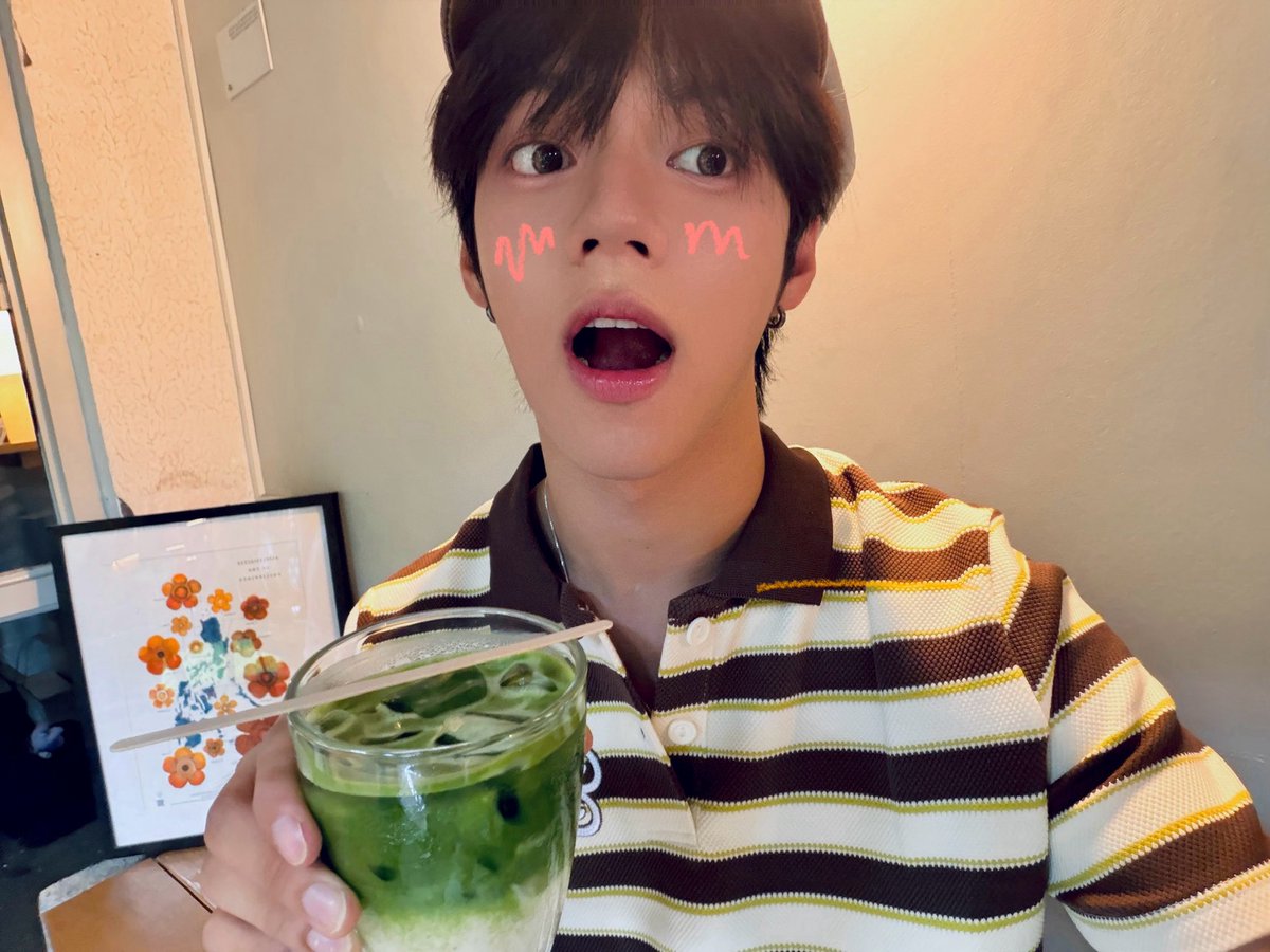 _fromjl's tweet photo. 260912 💌 [9:55pm kst]

🦌 (pic)
🦌: i bought matcha heheheh 💚
🦌: it’s so delicious ㅠㅠ
🦌: have you had dinner???😋 https://t.co/STCQT4wCYE