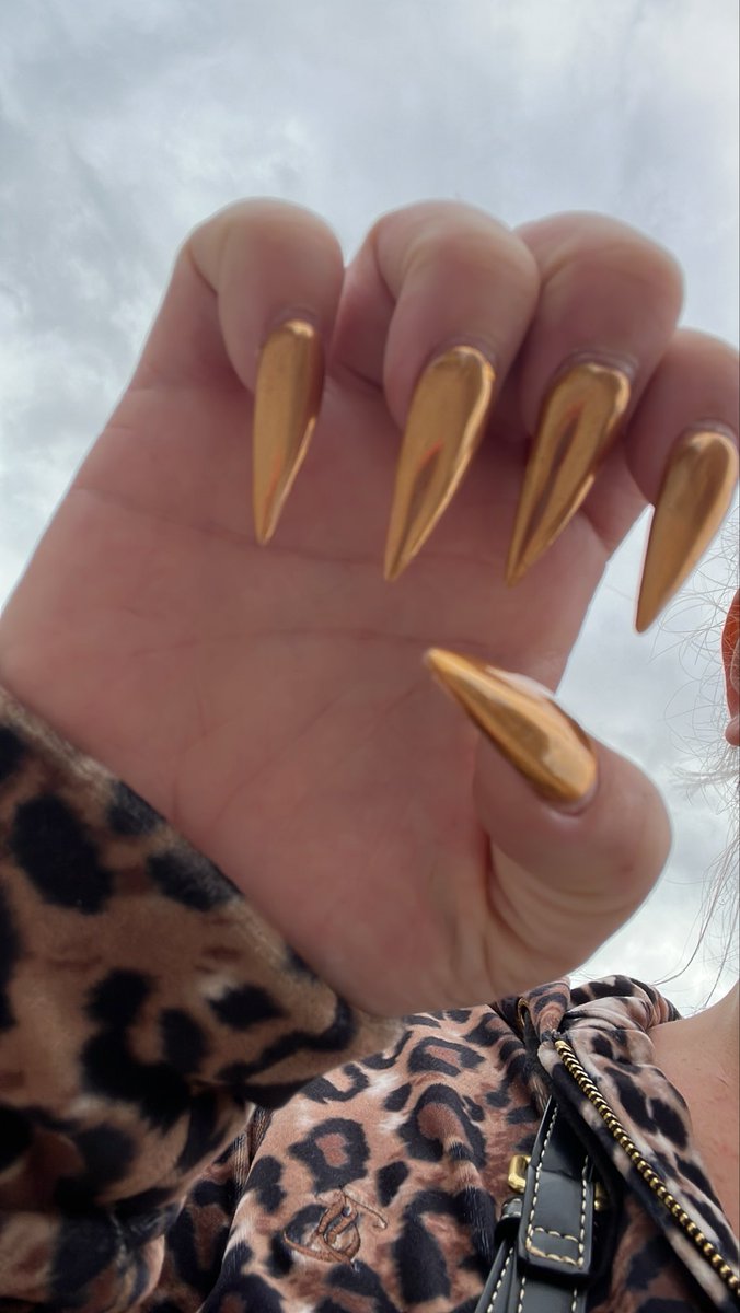 mileyjamesx's tweet photo. nail day is due. https://t.co/7Nn34rgTh8