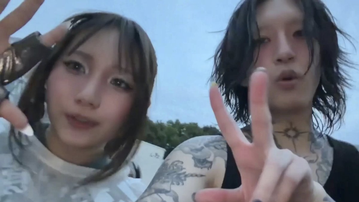 YOASOBI_staff's tweet photo. このあと
9/12(土) 22:30よりYouTubeプレミア公開💫

／
- Ayase 撮影・編集 / YOASOBI Vlog -
OSHEAGA in カナダ編 【北米ツアー2026】
https://t.co/5YczyWnwaA
＼

北米ツアースタートととなったフェスでの様子をお届け👀‼︎
是非ご覧ください ✔︎
#YOASOBIVlog https://t.co/LLYNcazcB1