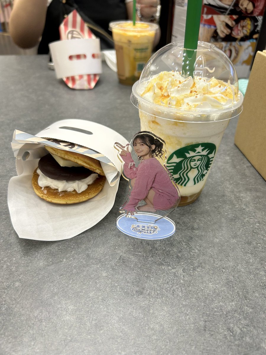 hukumacha's tweet photo. そういえば #ReSee さん後はむらいさんが運営する #ゆうりんあん にて、どら焼き〜(*^^*)
それをお供にスタバの新作フラペチーノ〜( *´꒳`* )
美味しすぎた〜！
まりんかさん。
どら焼きとスタバですよ。
美味しかったですよ。
 #推し活 https://t.co/ONtbjZboGs