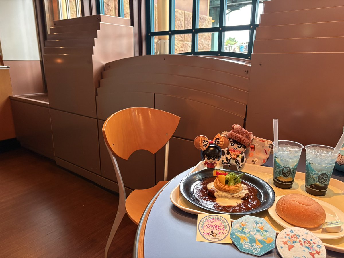 SnowRed_Green's tweet photo. ディズニーシー🌋🌏
今回も舘様・ラヴィットコース堪能してきました
場所も同じ所教えてくれたりお話し沢山してくれて素敵なステッカーまで❤️ピンクの方が好きなんですと話してくれたかわいいキャストさんでした🩷
だてさくのオススメ楽しかった
アクアトピアもびしょ濡れ最高でした🚿
#ラヴィット https://t.co/42CPszufLV