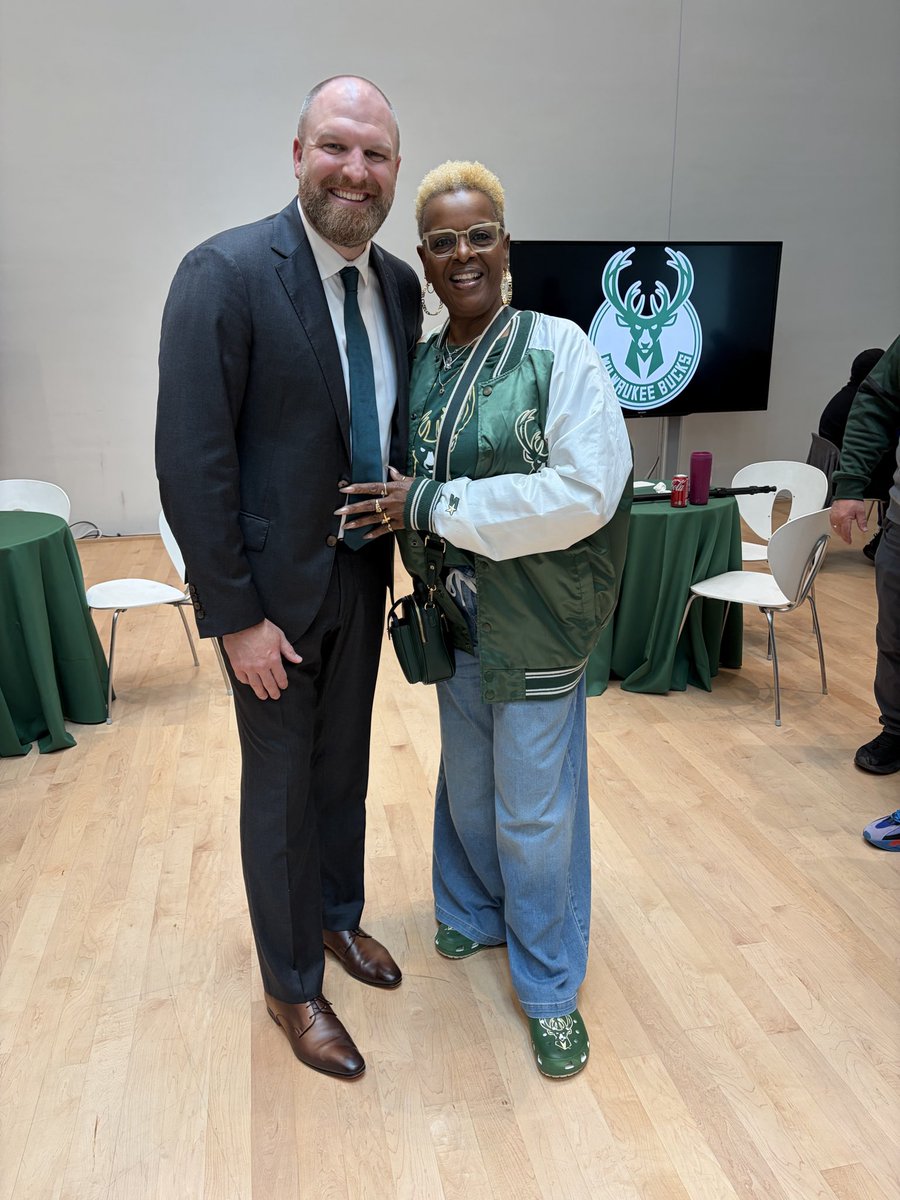 RedonaWilliams's tweet photo. @Bucks Enjoy your special day Coach!! https://t.co/0iQh0ipIxs