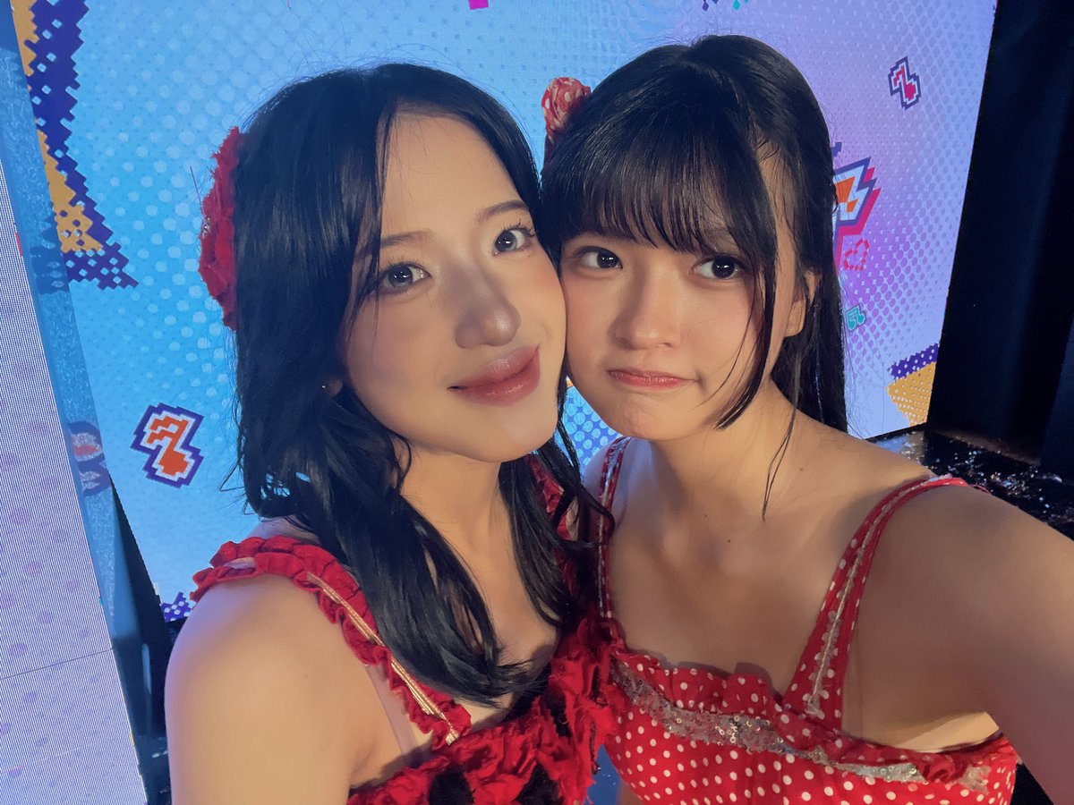 Elin_JKT48's tweet photo. Terimakasihhh yaaa buattt showw Team on hari inii ❤️‍🔥 // with kak @H_EliJKT48 , kak @A_MutheJKT48 , dek ralyne , kak @Danella_JKT48 ❤️❤️❤️❤️ https://t.co/IJYb1q2Ukb