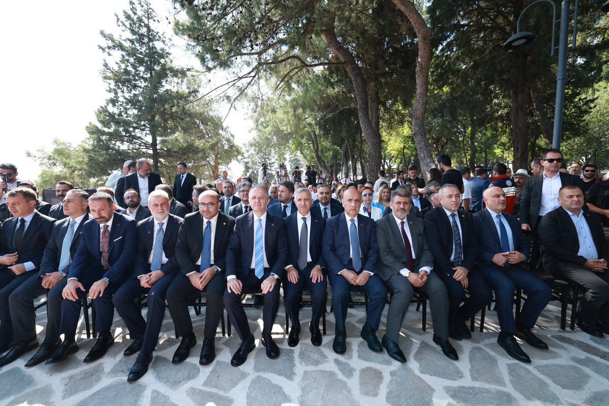 AKOnikisubat's tweet photo. Kahramanmaraş’ımızın kültür ve sanat hayatına yeni bir soluk kazandıracak Türkiye Kültür Yolu Festivali’nin açılış programına katıldık.

Kültür ve Turizm Bakan Yardımcımız Sayın Gökhan Yazgı’nın teşrifleriyle Tarihi Kahramanmaraş Kalemizde başlayan festival, 9 gün boyunca konserlerden sergilere, atölyelerden söyleşilere uzanan zengin programıyla şehrimizi kültür ve sanatın önemli buluşma noktalarından biri haline getirecek.

Kadim tarihimiz, güçlü kültürel mirasımız ve sanatla iç içe yaşayan Kahramanmaraş’ımız için bu güzel organizasyonun hayırlı olmasını diliyor, emeği geçen herkese teşekkür ediyoruz.