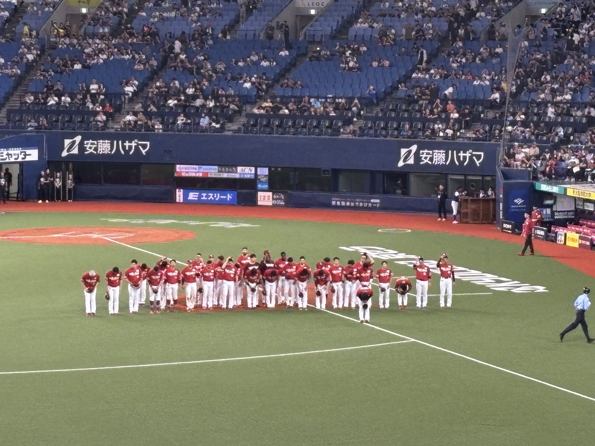 Yokuneruko88's tweet photo. 私関西鷲なので、本日楽天現地最終戦でした😭(現地4勝10敗…🥲)

今日は地元名古屋から大阪へ友達来てくれて、応援歌覚えて来てくれて、楽しかったと🥹(布教成功…？？)ｸｼｶﾂｵｲｼｶｯﾀﾈ

苦しいシーズンだったけど、楽しいをくれた楽天イーグルスに大感謝🫶
また来年もいっぱい応援します✊🏻❤️‍🔥 https://t.co/UMFqdQM7Mf