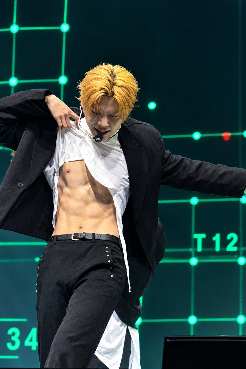 One_Minwwki99's tweet photo. that’s how you should brag, it turns out https://t.co/YRvdwWhsze