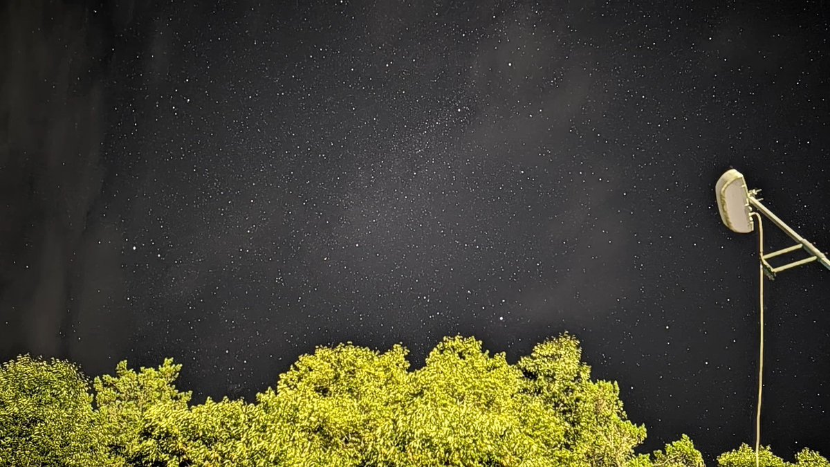 celicax2's tweet photo. #イマソラ　#スマホ天文部 
みなさまこんばんは
なんと星が見えていました
急ぎスマホ撮影しました
撮って出しです https://t.co/qXKqaf6OLo