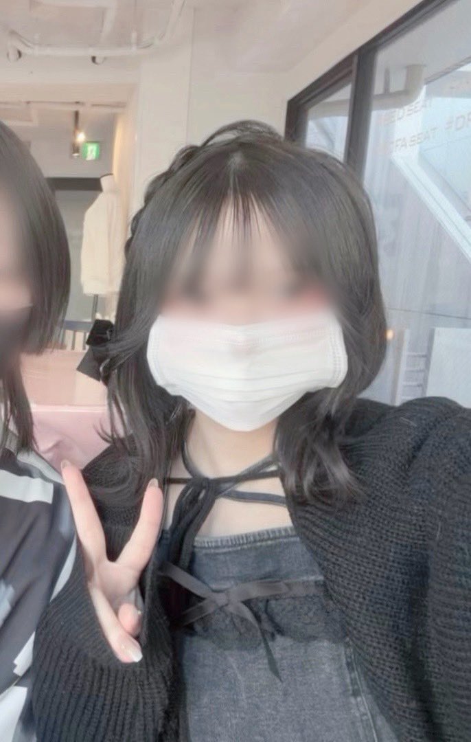 nxil__x's tweet photo. @k1t5k 163cmでLを購入しましたが袖が結構長くて写真のように萌え袖になりましたが丈感はちょうど良かったです！もし背が私より低いようでしたら萌え袖にしたいならM、ピッタリ目がいいならSがおすすめです！ https://t.co/lcI3HvD2aj